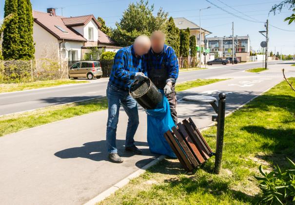 Czyszczenie koszy na śmieci